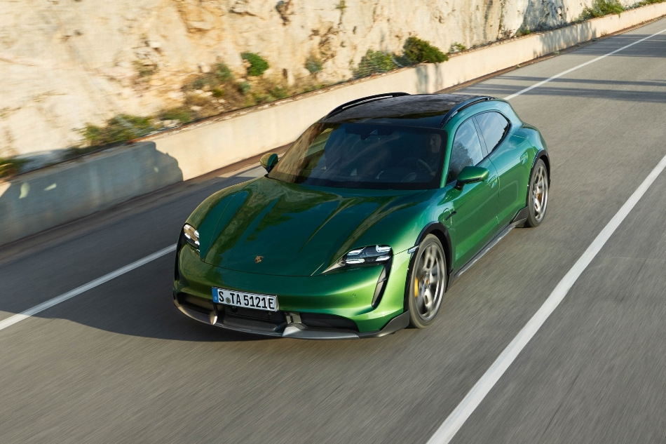 Porsche Taycan Cross Turismo: o mașină sport electrică universală