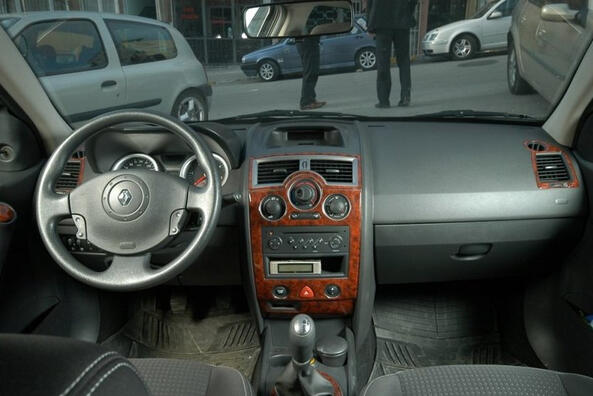 Actualizăm torpila mașinii: utilizarea suprapunerilor pe panou