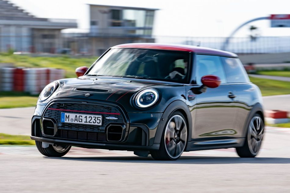 Revizuirea hatchback-ului „încărcat” MINI John Cooper Works 3D din a treia generație