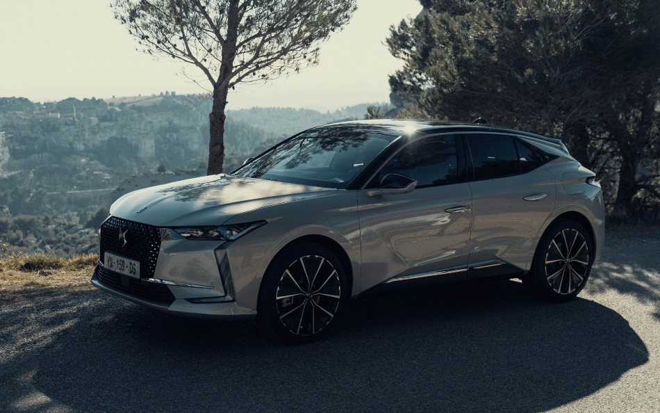 DS 4 din a doua generație: o hatchă încrucișată elegantă și practică