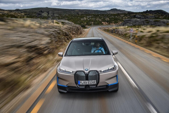BMW iX: recenzie și caracteristici ale unui crossover electric Fotografie 3
