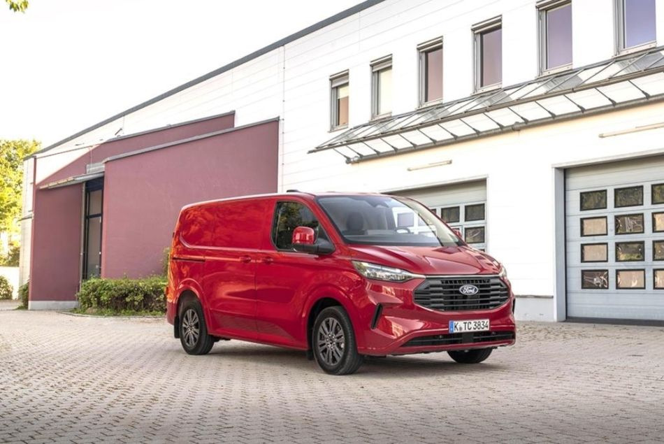 Generația Ford Transit Custom II: un asistent de încredere pentru afaceri