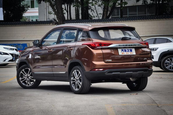 BAIC X3 din a doua generație: un crossover compact și elegant Fotografie 3