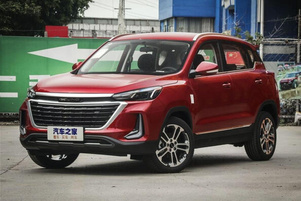 BAIC X3 din a doua generație: un crossover compact și elegant Fotografie 4