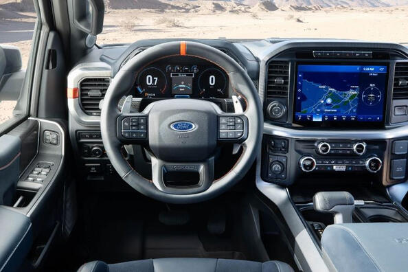Ford F-150 Raptor: un pick-up care cucerește off-road Fotografie 6