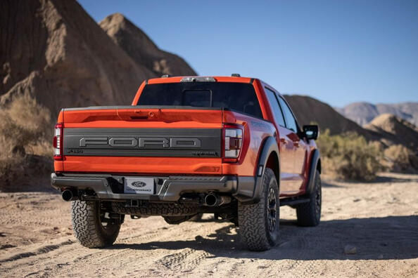 Ford F-150 Raptor: un pick-up care cucerește off-road Fotografie 5