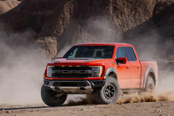Ford F-150 Raptor: un pick-up care cucerește off-road Fotografie 3