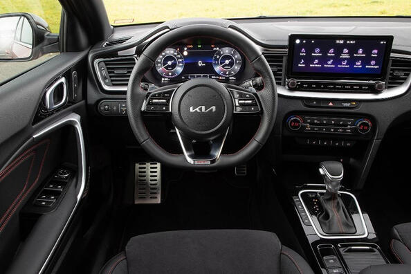 Revizuirea break-ului „încărcat” actualizat KIA ProCeed GT Fotografie 5