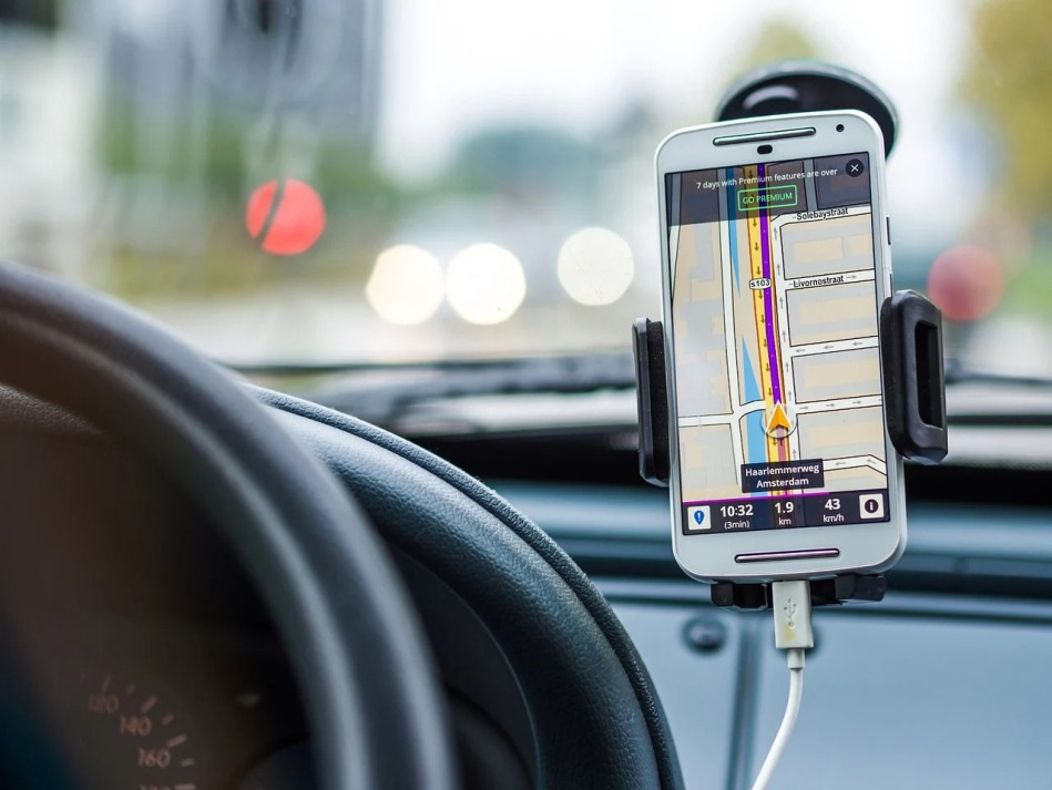 Aplicații mobile pentru șoferi: asistenți indispensabili pe drum