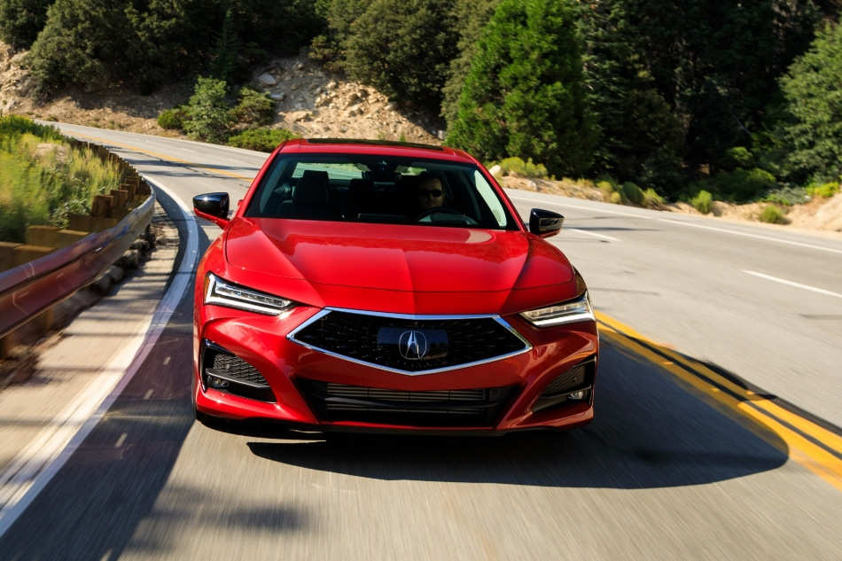 Generația Acura TLX II: sedan cu statut premium