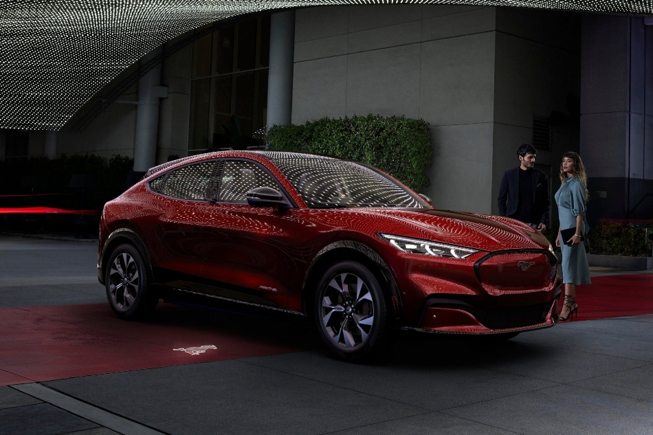 Ford Mustang Mach-E: o revizuire a crossover-ului electric de înaltă performanță