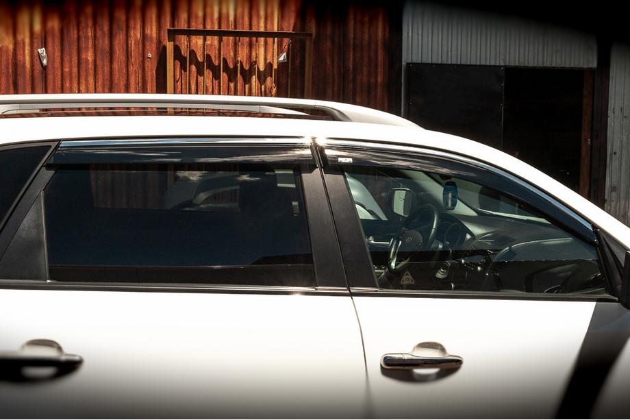 Kia Sorento II XM 2009-2014 Deflectoare geamuri cu ornament cromat (4 buc, Niken) Foto 3