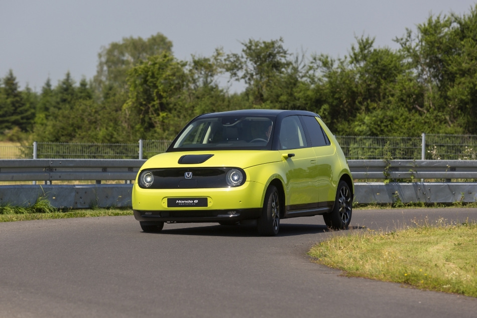 Honda e hatchback: o revizuire a unei mașini electrice compacte de înaltă tehnologie