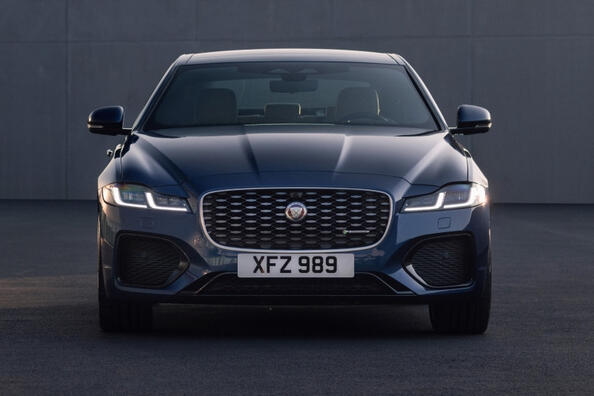Sedan premium Jaguar XF: lux în detalii