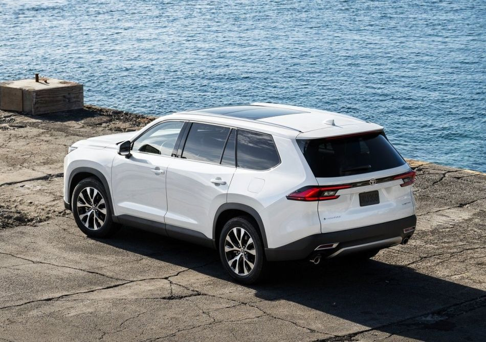 Revizuirea crossover-ului mare Toyota Grand Highlander