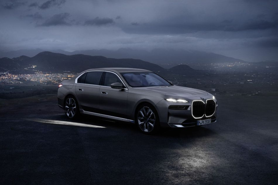 BMW i7: o mașină electrică de lux pentru fanii tehnologiei