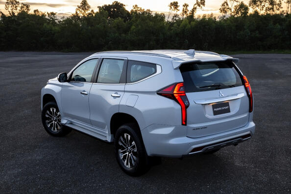 Mitsubishi Pajero Sport: războinic off-road actualizat Fotografie 4