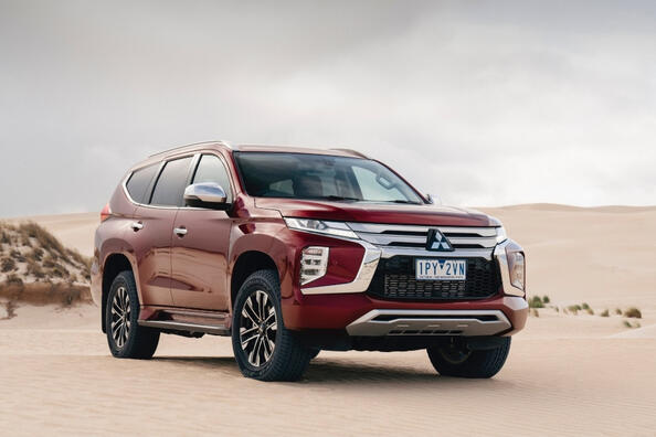 Mitsubishi Pajero Sport: războinic off-road actualizat Fotografie 2