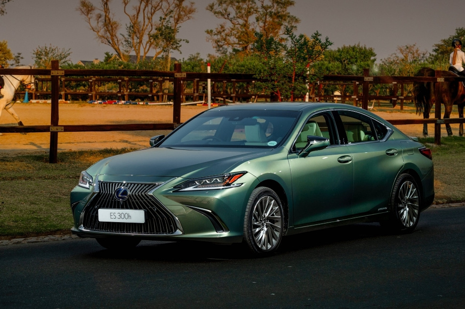 Lexus ES Hybrid: lux și liniște pe tracțiune electrică