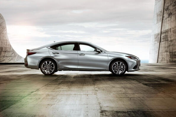 Lexus ES Hybrid: lux și liniște pe tracțiune electrică Fotografie 3