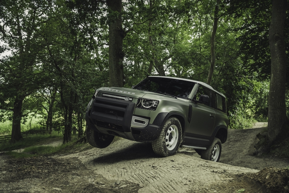 Land Rover Defender 90: o revizuire a SUV-ului cu trei uși