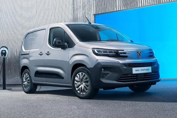 Revizuirea camionetei electrice Peugeot e-Partner 2024 actualizate Fotografie 3