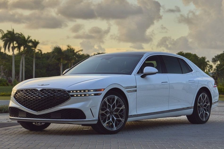 Revizuirea sedanului de lux de a doua generație Genesis G90