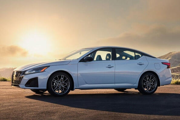 Nissan Altima: sedan actualizat pentru o conducere confortabilă