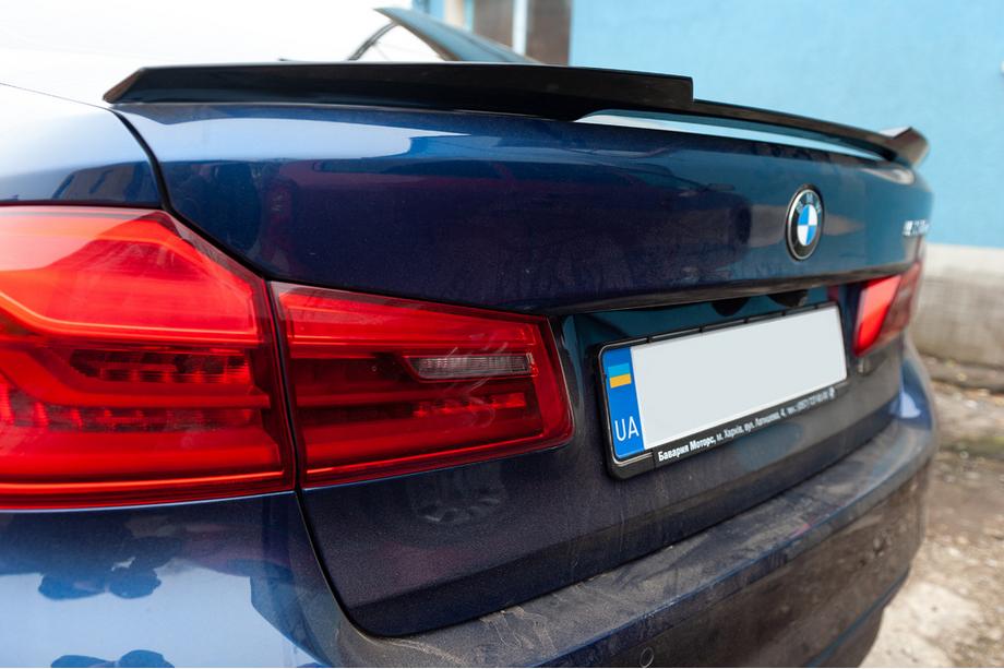 BMW Seria 5 G30/G31 2017–2023 Spoiler M4-Style (Negru Lucios) Image