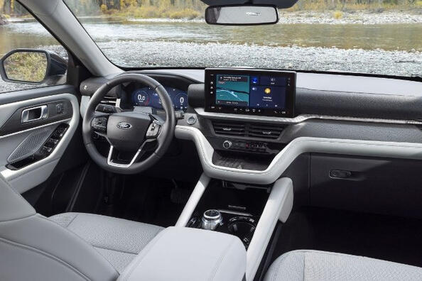 Revizuirea SUV-ului american Ford Explorer 2024 actualizat Fotografie 5