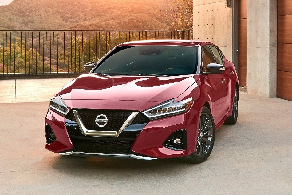 O revizuire a sedanului confortabil și elegant Nissan Maxima