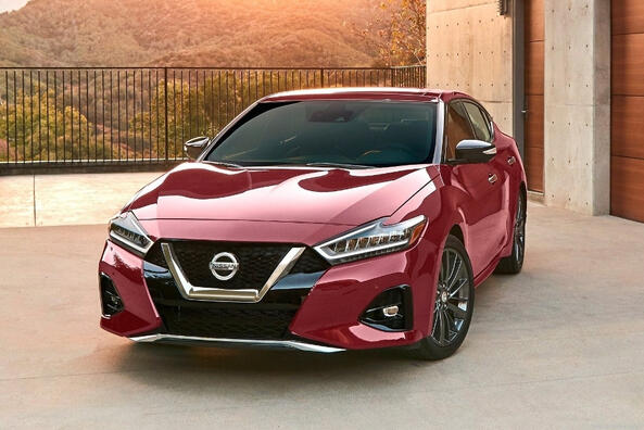 O revizuire a sedanului confortabil și elegant Nissan Maxima Fotografie 2