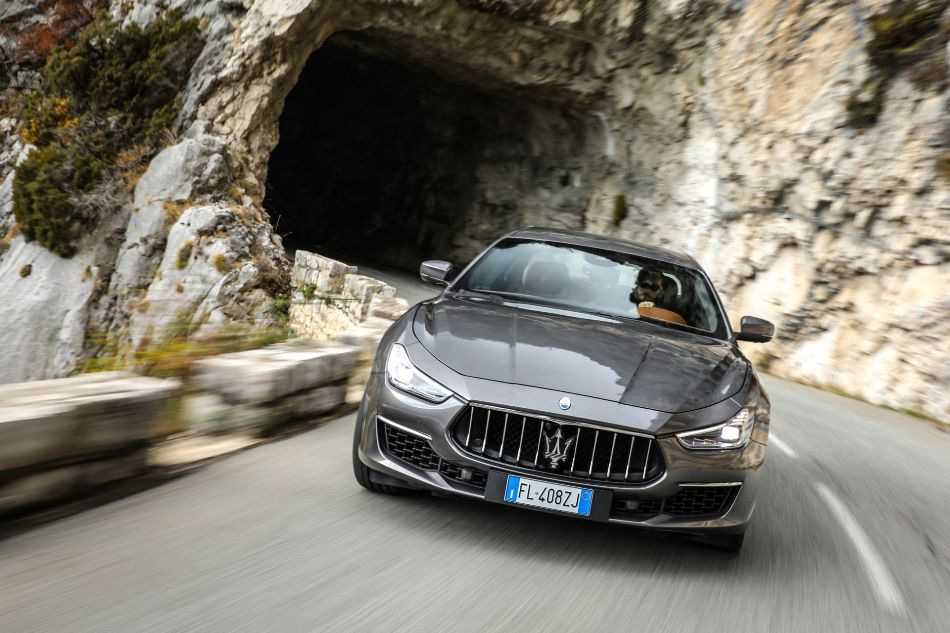 Revizuirea sedanului italian de înaltă performanță Maserati Ghibli