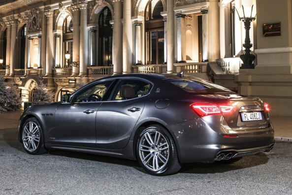 Revizuirea sedanului italian de înaltă performanță Maserati Ghibli Fotografie 4