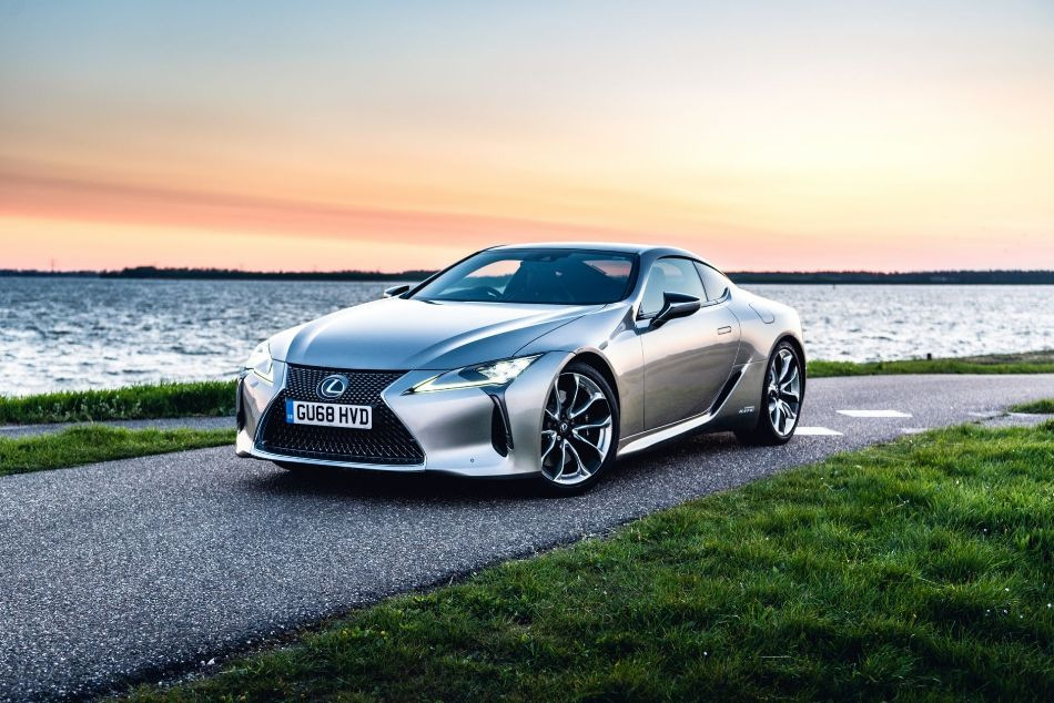 Lexus LC 500h: mașină sport hibridă