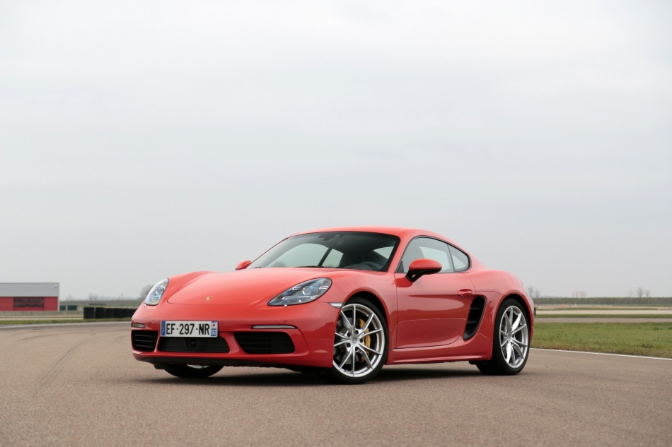 Revizuirea coupe-ului sport Porsche 718 Cayman
