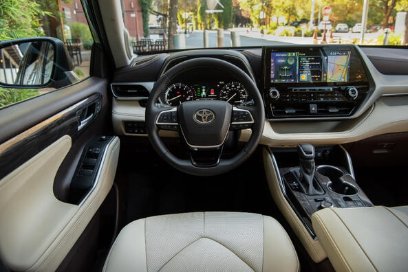 Revizuirea generației Toyota Highlander IV: un crossover de familie de încredere Fotografie 4