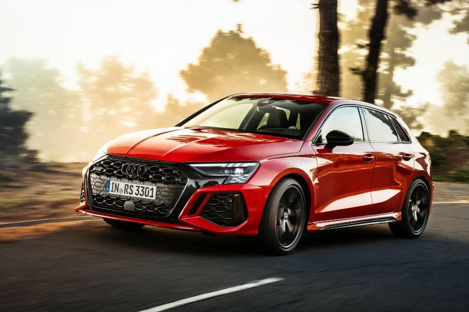 Recenzie Audi RS 3 Sportback: un hatchback puternic și sportiv