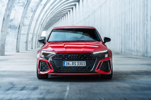 Recenzie Audi RS 3 Sportback: un hatchback puternic și sportiv Fotografie 2