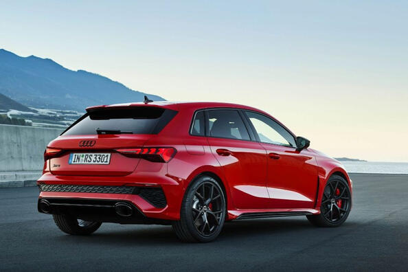 Recenzie Audi RS 3 Sportback: un hatchback puternic și sportiv Fotografie 3