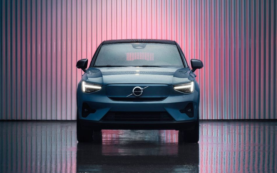 Crossover electric Volvo C40 de 408 cai putere