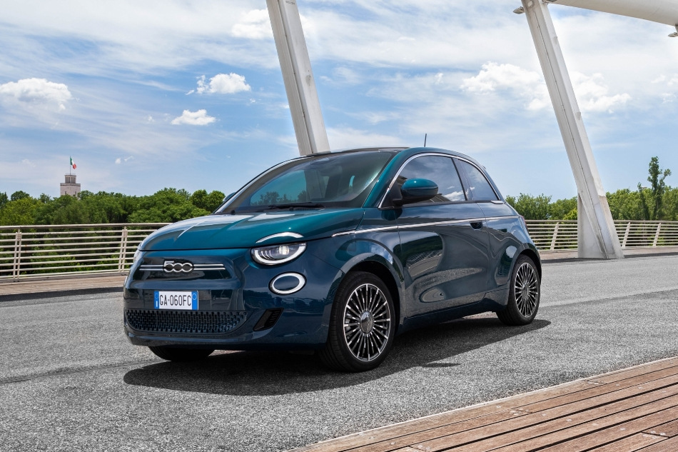 Recenzie Fiat 500e: hatchback electric elegant