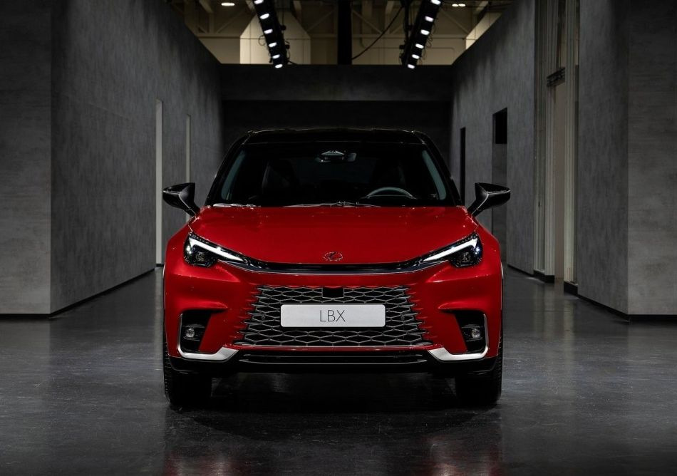 Recenzie Lexus LBX: crossover compact elegant și tehnologic