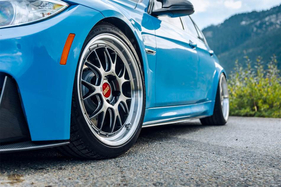 Cum să alegi jantele perfecte pentru o mașină: sfaturi despre tuning