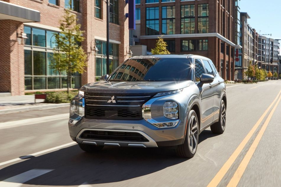 Revizuirea generației Mitsubishi Outlander IV