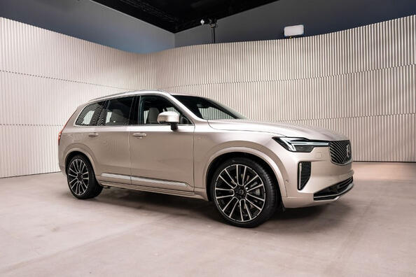 Revizuirea Volvo XC90 actualizată din a doua generație din 2025 Fotografie 3