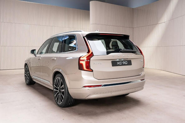Revizuirea Volvo XC90 actualizată din a doua generație din 2025 Fotografie 4