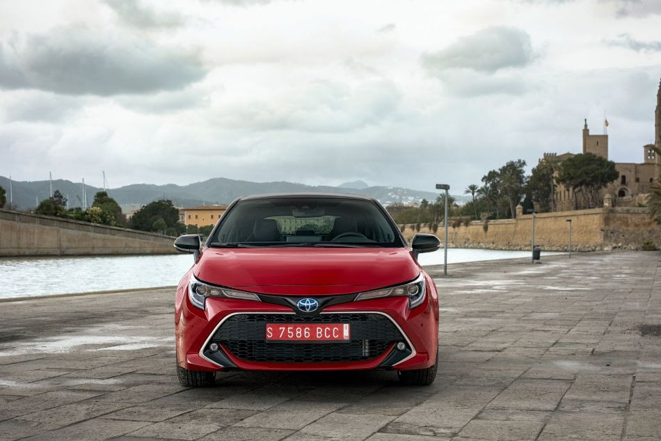 Revizuirea hatchback-ului Toyota Corolla Hatchback Hybrid