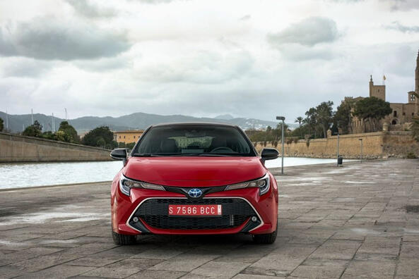 Revizuirea hatchback-ului Toyota Corolla Hatchback Hybrid