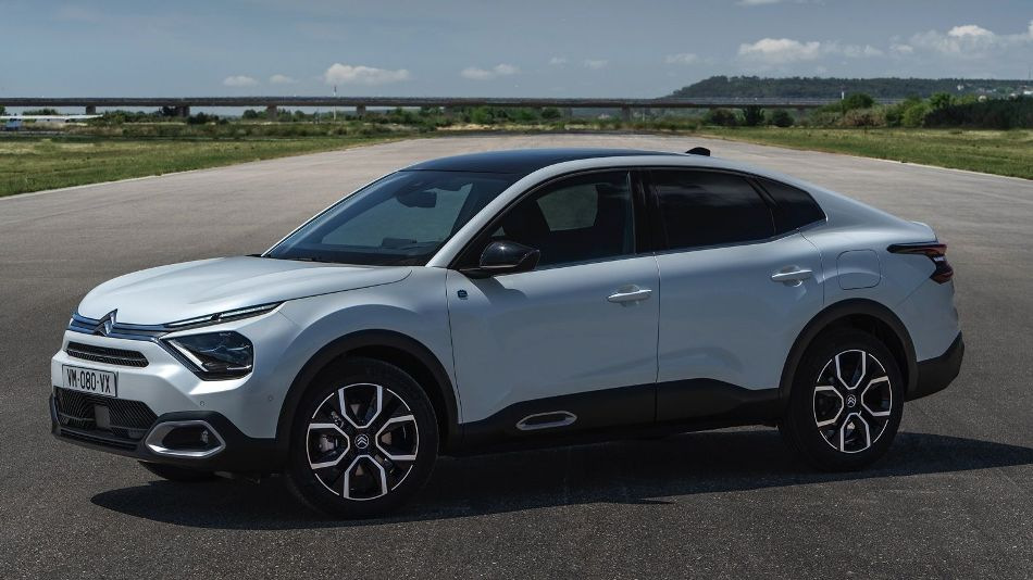 Recenzie fastback electric Citroen e-C4 X